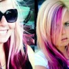 Szőke rózsaszín haj