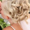 Menyasszonyi frizurák félig hosszú