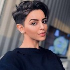 Frizurák 2023 nők rövid finom haj