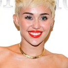 Miley cyrus frizura 2021