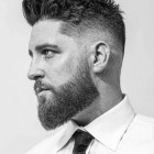 Divatos férfi frizurák 2021