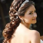 Menyasszonyi frizurák félig nyitott Tiara